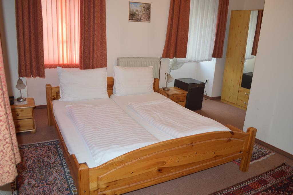 Hotel Pension Walzerstadt Viyana Oda fotoğraf