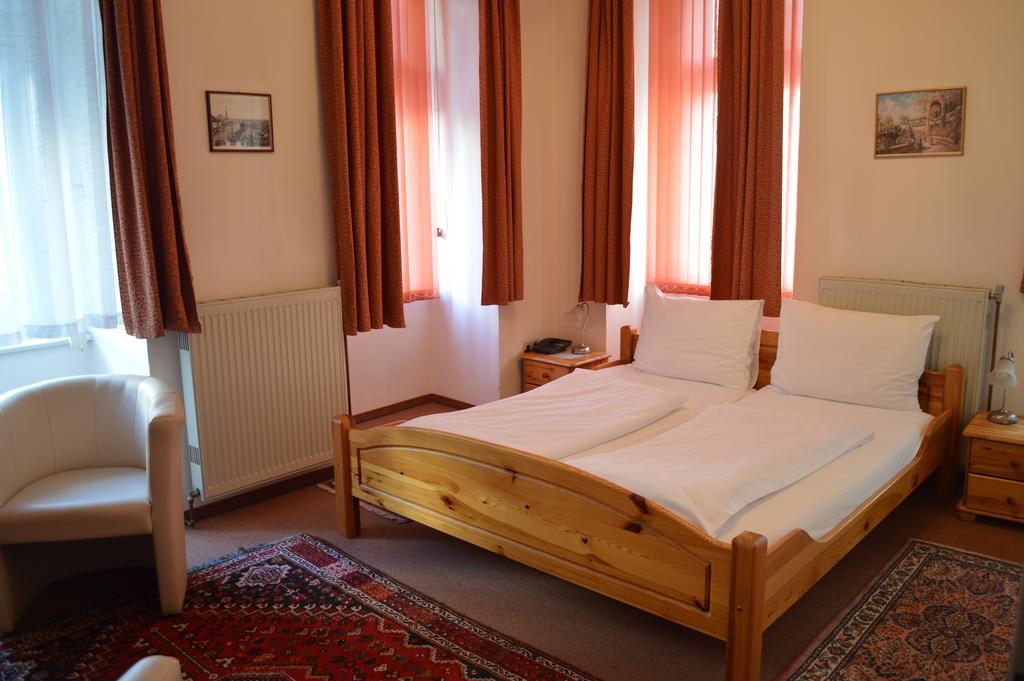 Hotel Pension Walzerstadt Viyana Oda fotoğraf