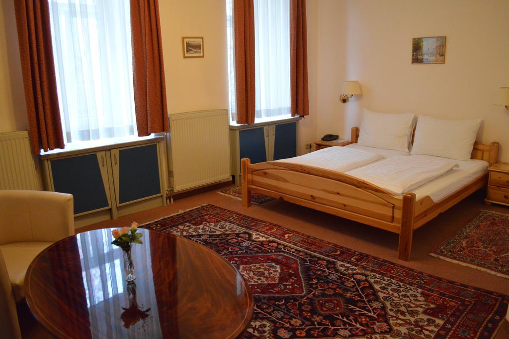 Hotel Pension Walzerstadt Viyana Oda fotoğraf