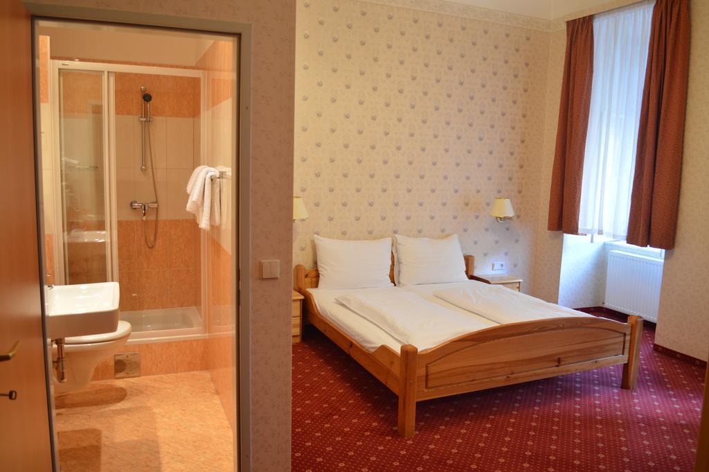 Hotel Pension Walzerstadt Viyana Oda fotoğraf