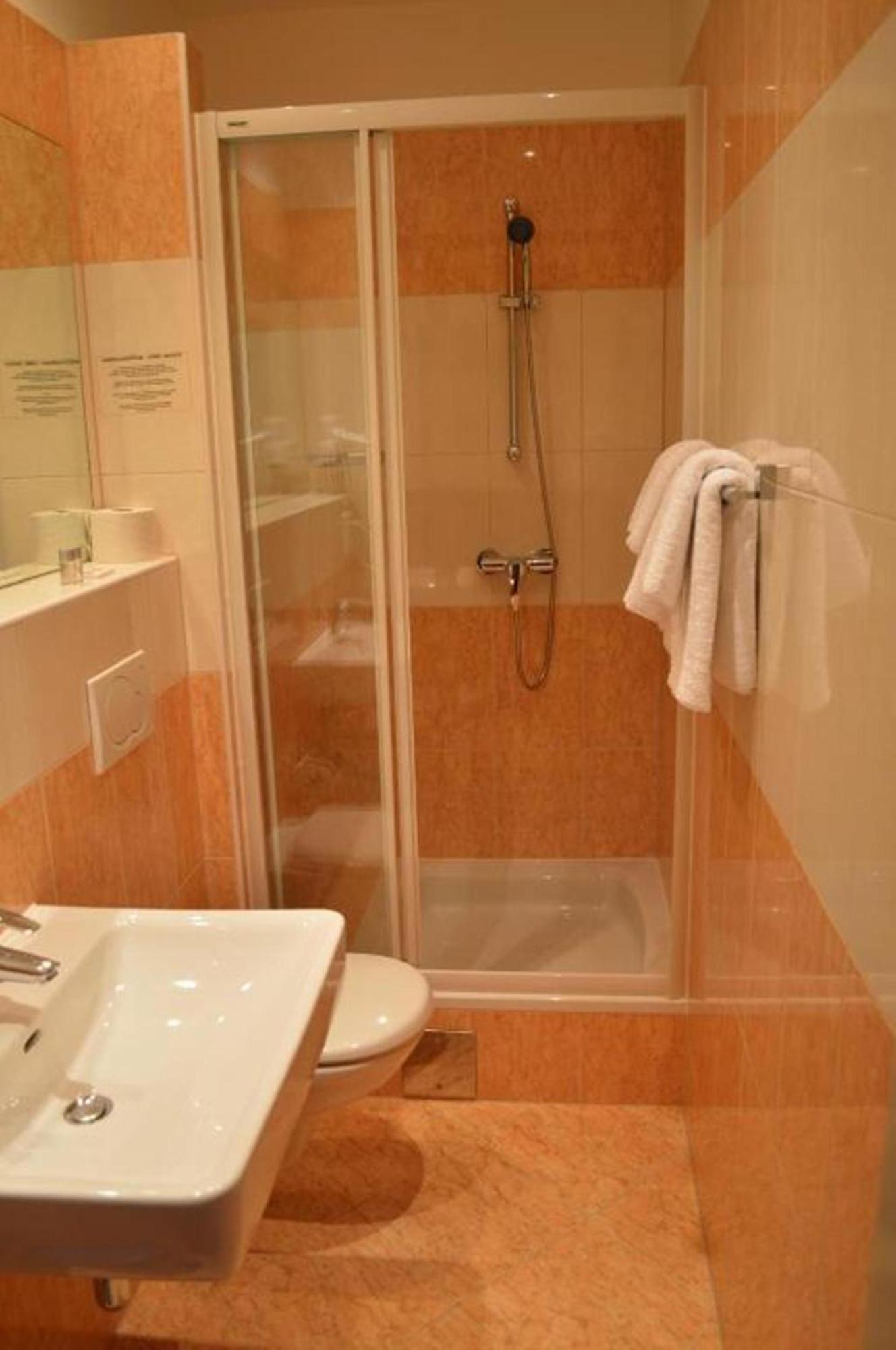 Hotel Pension Walzerstadt Viyana Oda fotoğraf