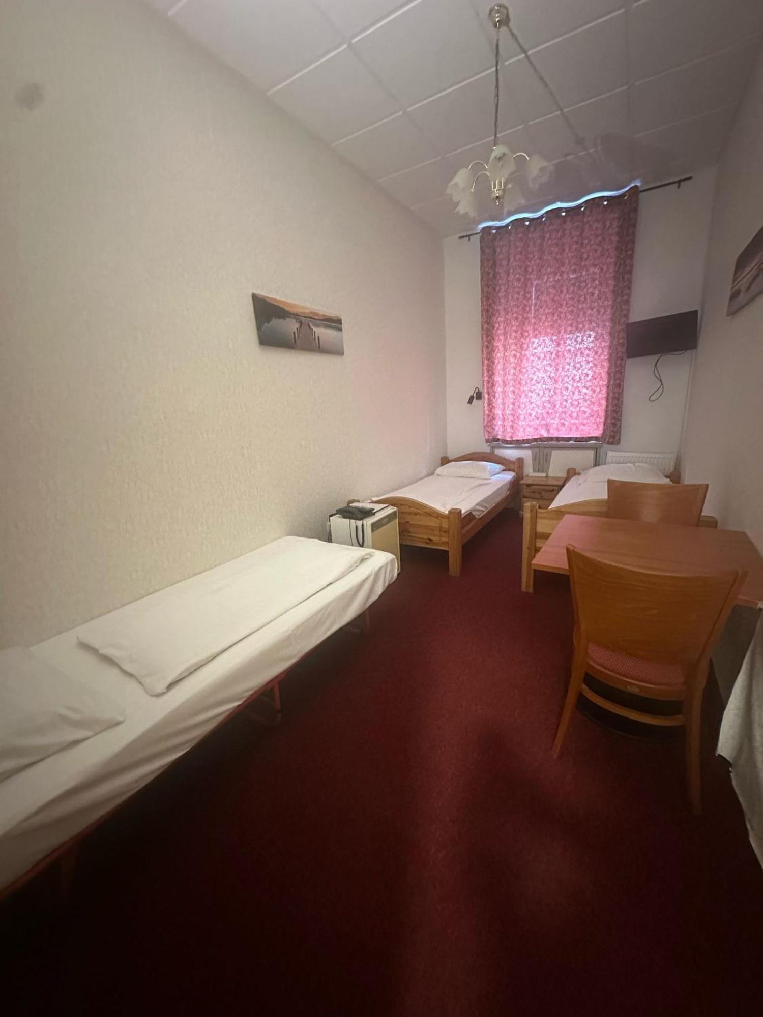 Hotel Pension Walzerstadt Viyana Oda fotoğraf